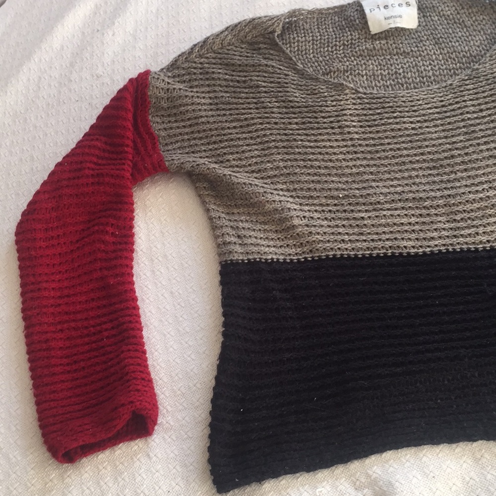 Slouchy, color blocked Kensie sweater!